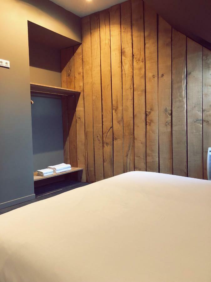 Nuit En Ville Lille La Madeleine Room photo