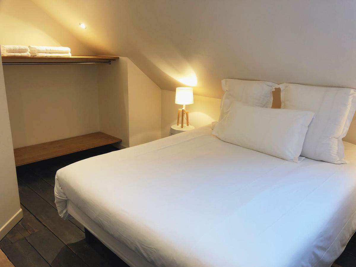 Nuit En Ville Lille La Madeleine Room photo